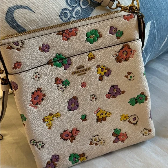 Coach Kitt Floral Crossbody leather Bag - Cream - Picture 1 of 6